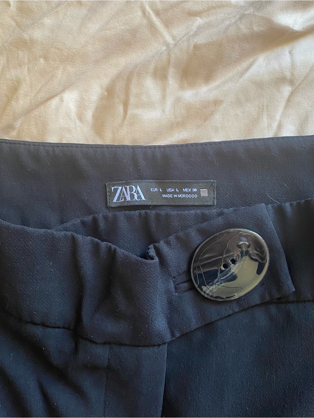 Zara Black High-Waist Tailored Trousers with Gloss Button